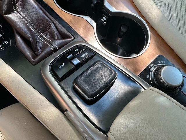 Photo of 2019 Pearl White Lexus RX 350