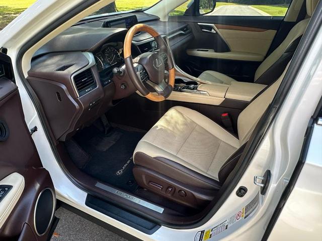 Photo of 2019 Pearl White Lexus RX 350
