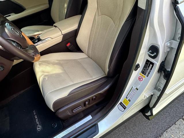 Photo of 2019 Pearl White Lexus RX 350