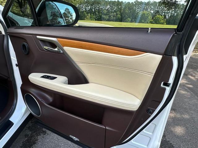 Photo of 2019 Pearl White Lexus RX 350