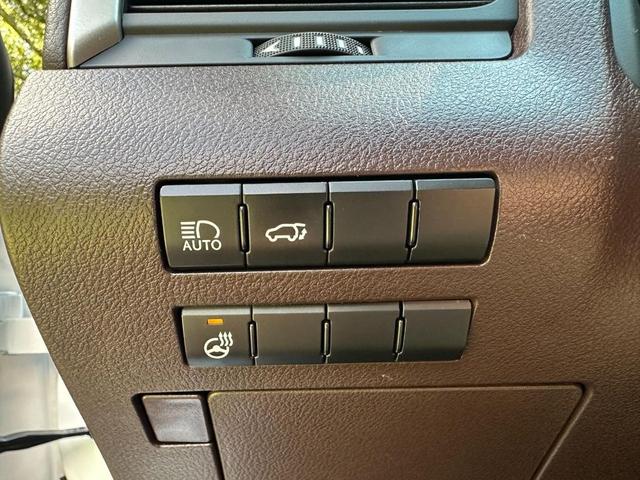 Photo of 2019 Pearl White Lexus RX 350