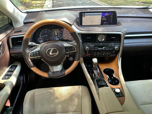 Photo of 2019 Pearl White Lexus RX 350