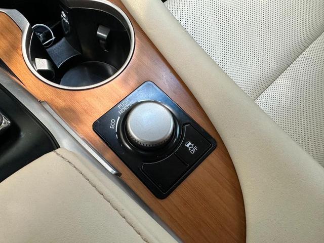 Photo of 2019 Pearl White Lexus RX 350