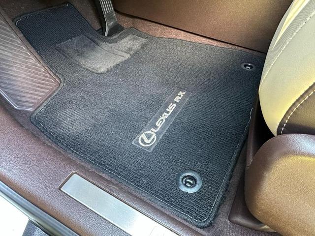 Photo of 2019 Pearl White Lexus RX 350