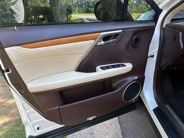 Photo of 2019 Pearl White Lexus RX 350