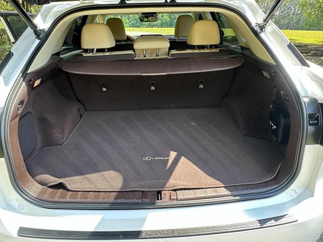 Photo of 2019 Pearl White Lexus RX 350