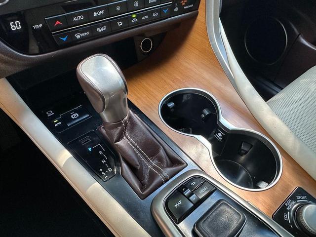 Photo of 2019 Pearl White Lexus RX 350