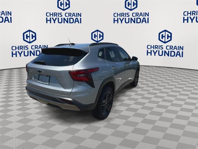 Photo of 2025 Sterling Gray Metallic Chevrolet Trax