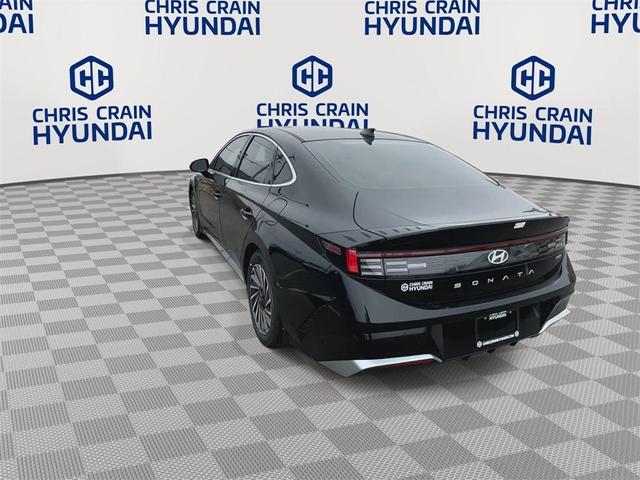 Photo of 2025 Black Hyundai SONATA Hybrid