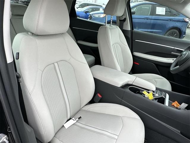 Photo of 2025 Black Hyundai SONATA Hybrid