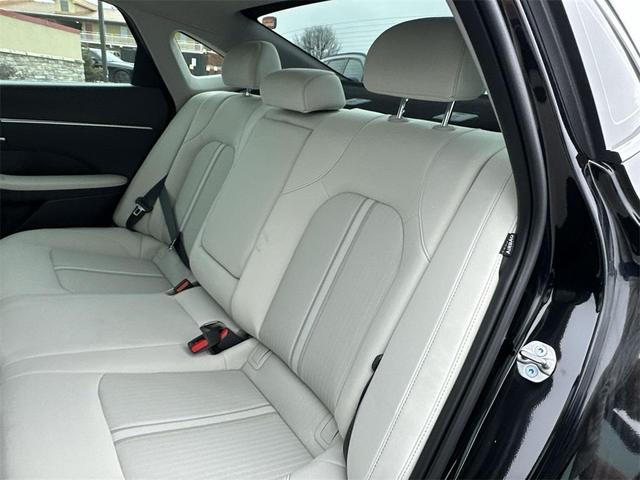 Photo of 2025 Black Hyundai SONATA Hybrid