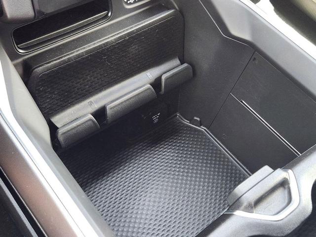 Photo of 2021 Diamond Black Crystal Pearlcoat RAM 1500
