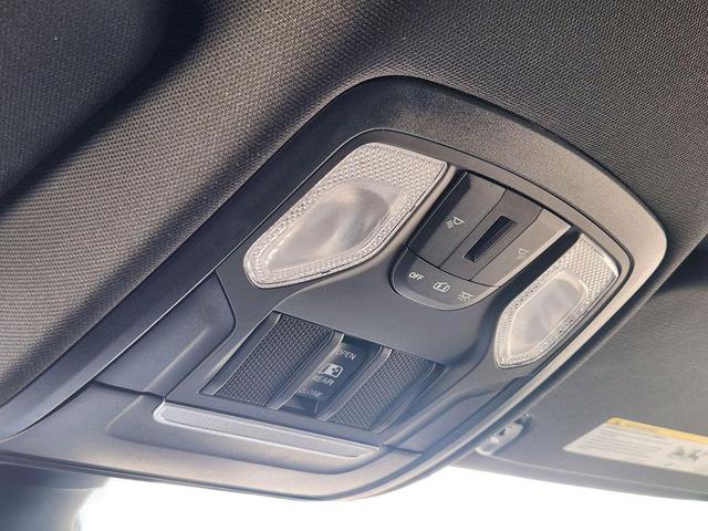 Photo of 2021 Diamond Black Crystal Pearlcoat RAM 1500