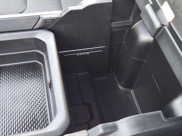 Photo of 2021 Diamond Black Crystal Pearlcoat RAM 1500
