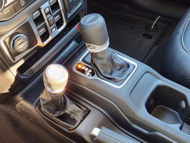 Photo of 2025 Black Clearcoat Jeep Gladiator