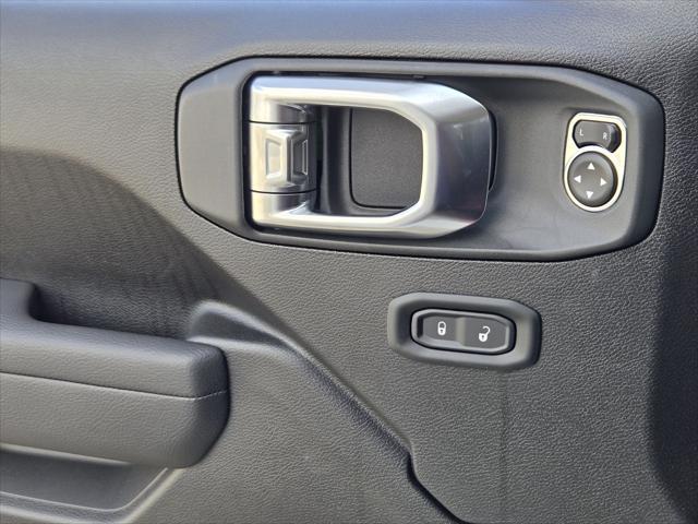 Photo of 2025 Bright White Clearcoat Jeep Wrangler