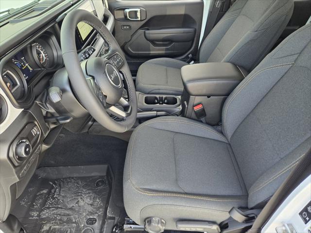 Photo of 2025 Bright White Clearcoat Jeep Wrangler
