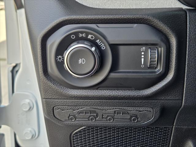 Photo of 2025 Bright White Clearcoat Jeep Wrangler
