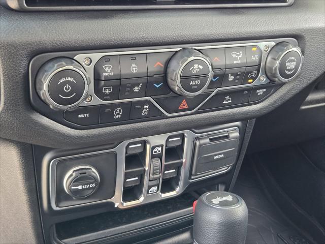 Photo of 2025 Bright White Clearcoat Jeep Wrangler
