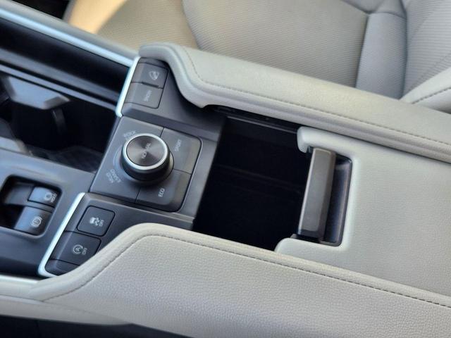 Photo of 2024 Midnight Black Metallic Toyota Grand Highlander