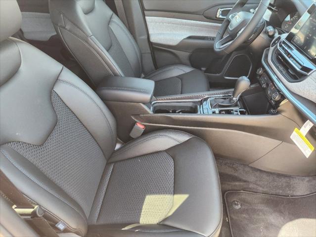 Photo of 2025 Silver Zynith Metallic Clearcoat Jeep Compass