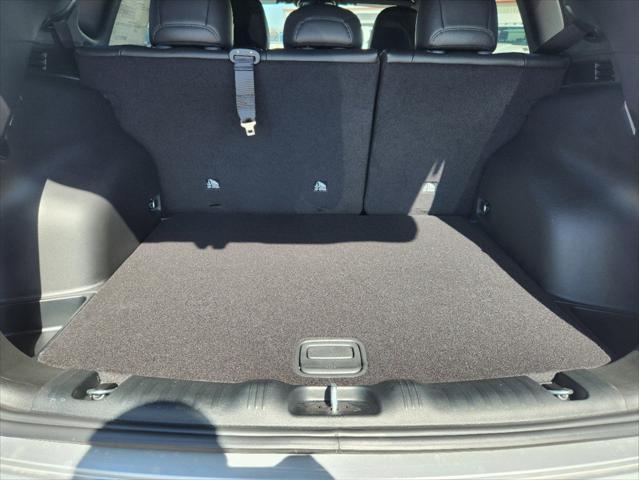 Photo of 2025 Silver Zynith Metallic Clearcoat Jeep Compass