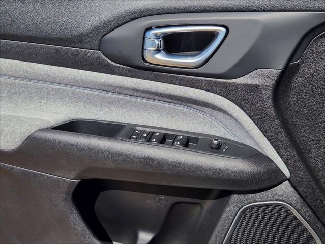Photo of 2025 Silver Zynith Metallic Clearcoat Jeep Compass