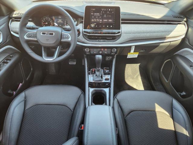 Photo of 2025 Silver Zynith Metallic Clearcoat Jeep Compass