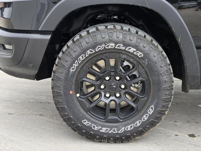 Photo of 2025 Diamond Black Crystal Pearlcoat RAM 1500