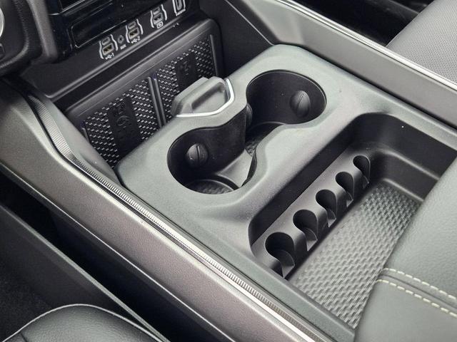 Photo of 2025 Diamond Black Crystal Pearlcoat RAM 1500