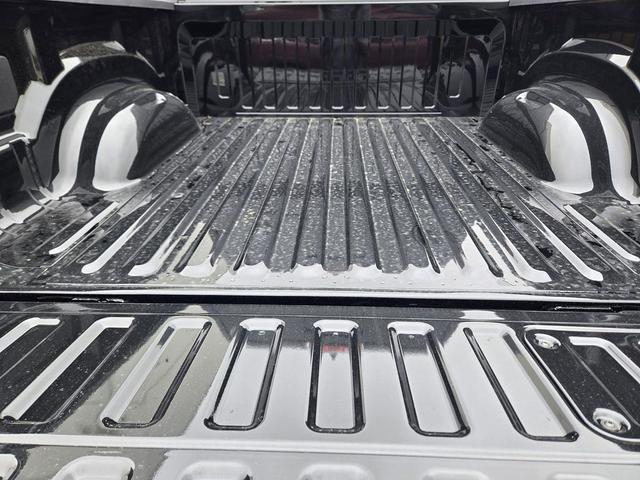 Photo of 2025 Diamond Black Crystal Pearlcoat RAM 1500