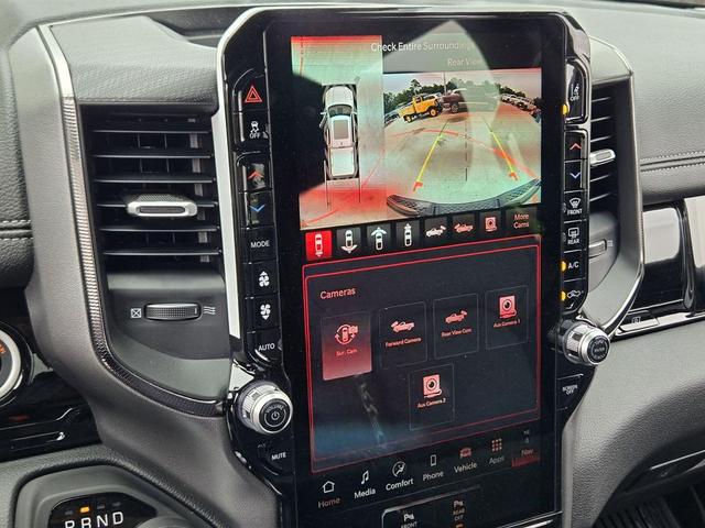Photo of 2025 Diamond Black Crystal Pearlcoat RAM 1500