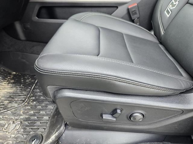 Photo of 2025 Diamond Black Crystal Pearlcoat RAM 1500