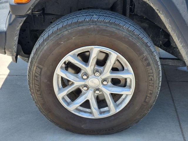 Photo of 2023 Silver Zynith Clearcoat Jeep Wrangler