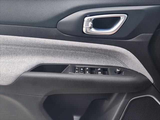 Photo of 2025 Silver Zynith Metallic Clearcoat Jeep Compass