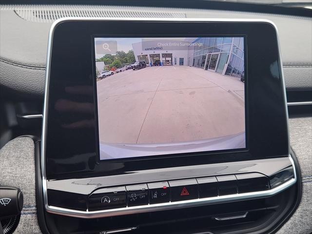 Photo of 2025 Silver Zynith Metallic Clearcoat Jeep Compass