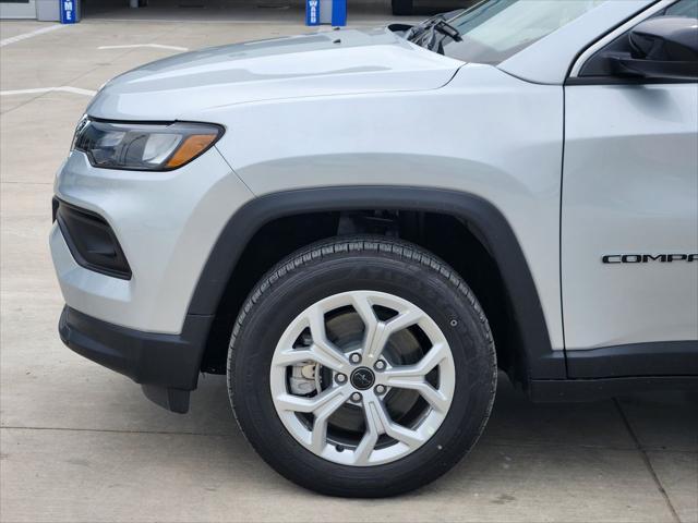 Photo of 2025 Silver Zynith Metallic Clearcoat Jeep Compass