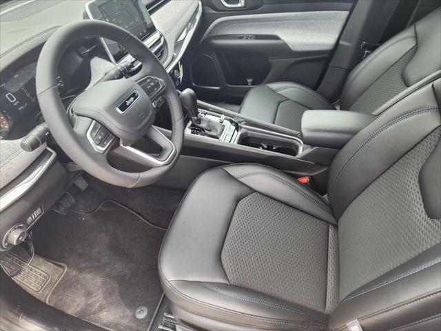 Photo of 2025 Silver Zynith Metallic Clearcoat Jeep Compass