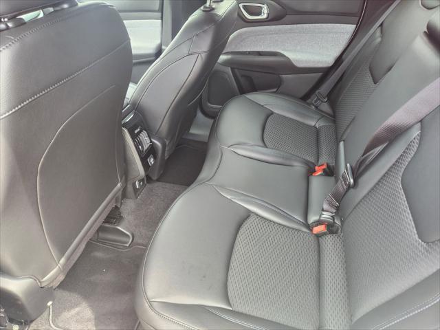 Photo of 2025 Silver Zynith Metallic Clearcoat Jeep Compass
