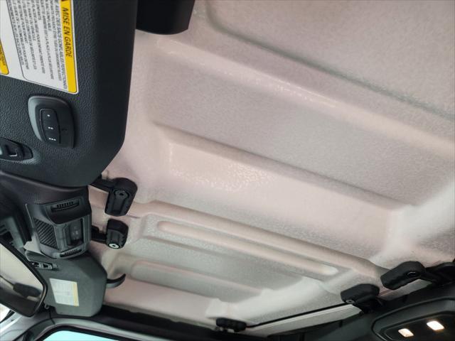 Photo of 2025 Bright White Clearcoat Jeep Gladiator