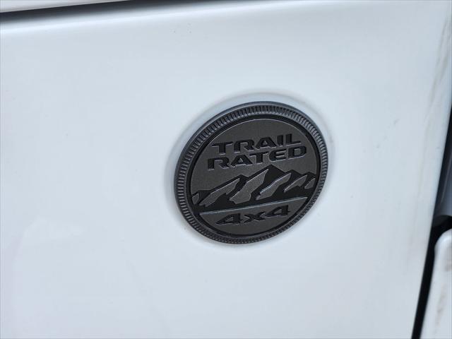 Photo of 2025 Bright White Clearcoat Jeep Gladiator