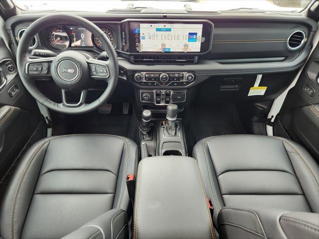 Photo of 2025 Bright White Clearcoat Jeep Gladiator