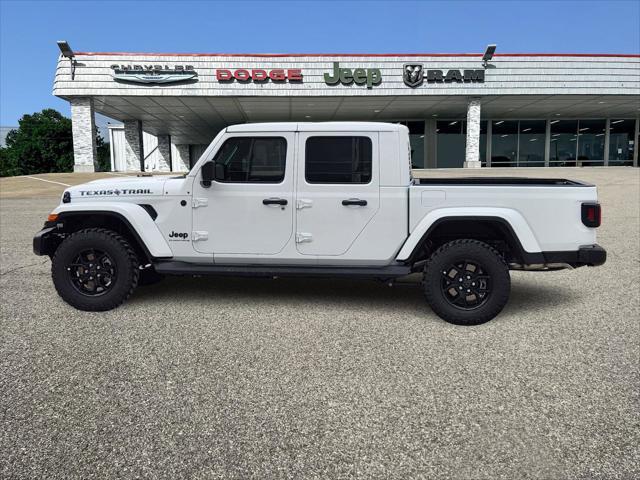Photo of 2025 Bright White Clearcoat Jeep Gladiator