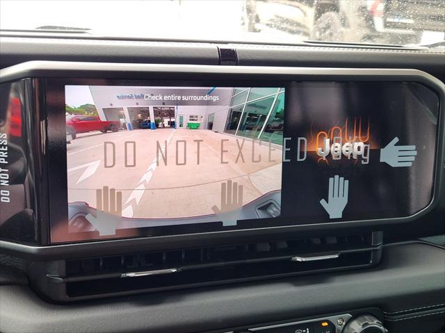 Photo of 2025 Bright White Clearcoat Jeep Gladiator