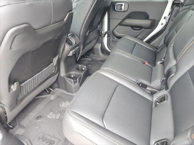 Photo of 2025 Bright White Clearcoat Jeep Gladiator