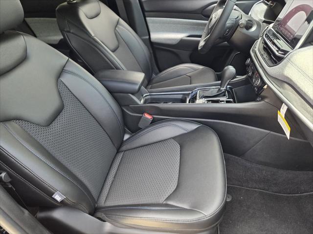 Photo of 2025 Diamond Black Crystal Pearlcoat Jeep Compass