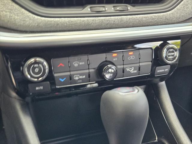Photo of 2025 Diamond Black Crystal Pearlcoat Jeep Compass