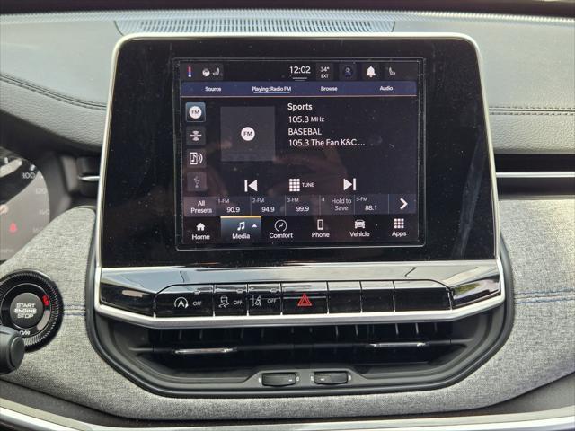 Photo of 2025 Diamond Black Crystal Pearlcoat Jeep Compass