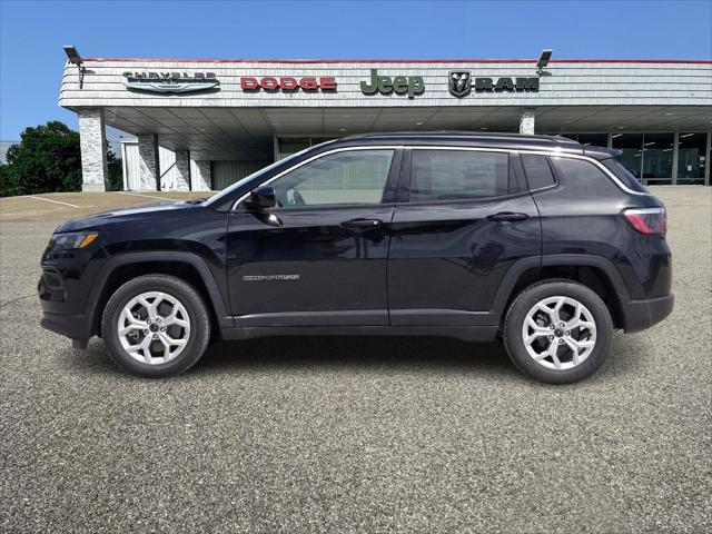 Photo of 2025 Diamond Black Crystal Pearlcoat Jeep Compass
