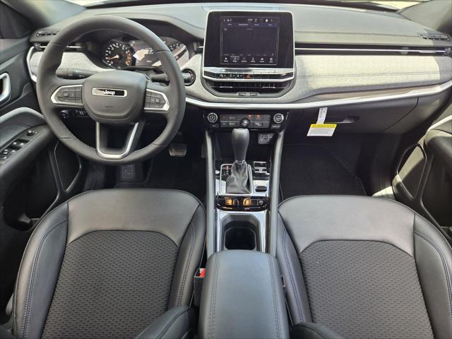 Photo of 2025 Diamond Black Crystal Pearlcoat Jeep Compass